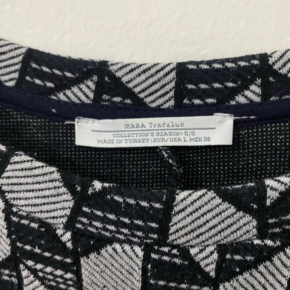 Zara Dresses & Skirts - Geometric print dress